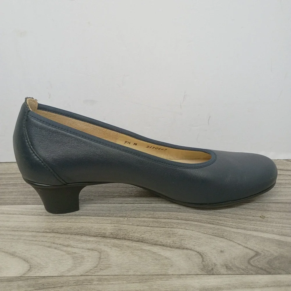 SAS Milano Leather Pump Heels Women's Size 9.5 M Navy Blue Round Toe Shoes